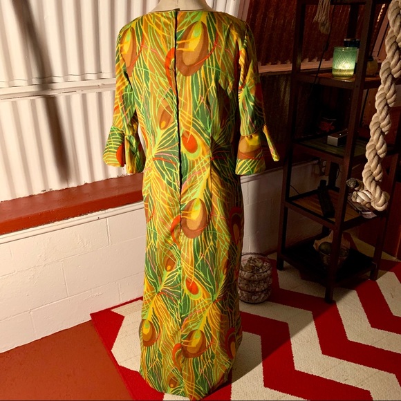 Vintage 60s Hawaiian Peacock-print Pake Mu Dress - Picture 5 of 10